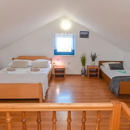 Marianna In Pag - Haus Fuer 5 Personen *