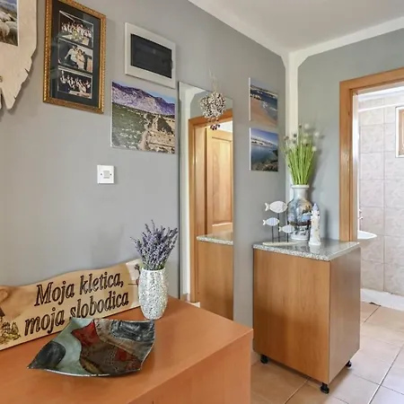 Marianna In Pag - Haus Fuer 5 Personen * パグ